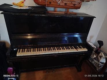 piano 250: Vintaj üslubda dik piano - Korpus: qara lak örtüklü, klassik oyma — 3