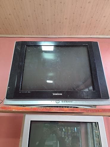 Видеоигры и приставки: Телевизор Samsung LCD HD (1366x768) — 2