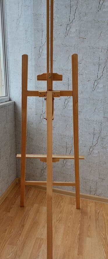 işlənmiş taxdalar: Taxta rəsm molberti. Yüksəkliyi tənzimlənir, həm böyük, həm də kiçik — 2