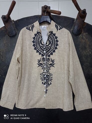 lalafo saat satisi: Bej rəngli, uzunqol, düyməli köynək. Ön hissədə qara rəngdə böyük — 3