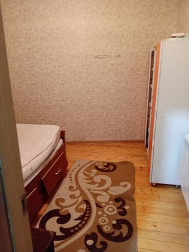 sarayda kiraye: Komsomolski dairəsinnən 1km məsafədə yerləşir.Həyət evidir.Bütün — 3