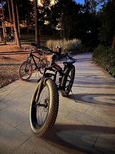 Fatbike tipli dağ velosipedi - Çox enli (təxminən 4") “fat” təkərlər — 1