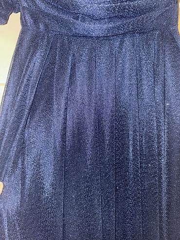 toy dekoru: Qaranlıq lacivərti rəngdə, parıltılı fakturalı ziyafət/libas. -Ölçü — 5