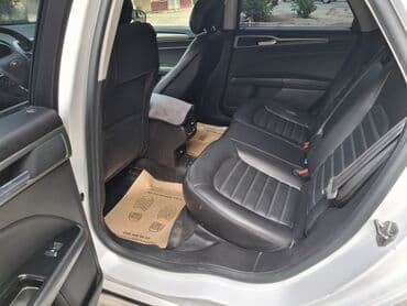 qubada ucuz avtomabiller: Ağ rəngdə Ford Fusion sedanı. Bu avtomobilin salonda rahat — 10