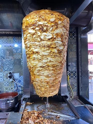 Döner ustasıyam 8 ilden çoxdu Türkiyede işleyirem… 100-150kq qeder