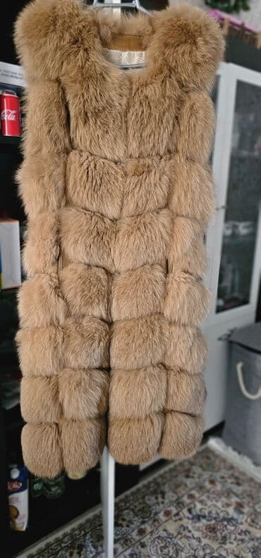 женские удлиненные жилетки: Tüklü qadın jileti – uzun model, dəri əsaslı. - Rəng: açıq — 1