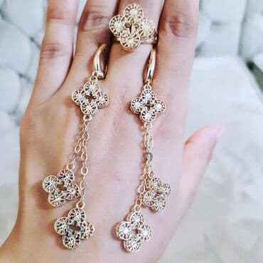 tək qaş: Dəstə daxildir: Üzük, Sırğa, Sarı qızıl, 585 Əyar, 10 g — 1