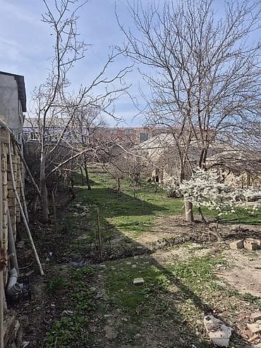 kreditle evler ucuz: Satılır: həyətyanı torpaq sahəsi və köməkçi tikili 9sot torpaq. ev və — 5