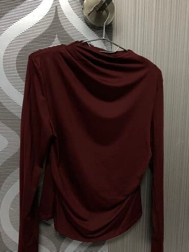 Stradivarius qadın köynəyi Xl ölçüdür. Yenidir. Etiketi üzərindədir və lalafo.az -da Stradivarius qadın köynəyi Xl ölçüdür. Yenidir. Etiketi üzərindədir və