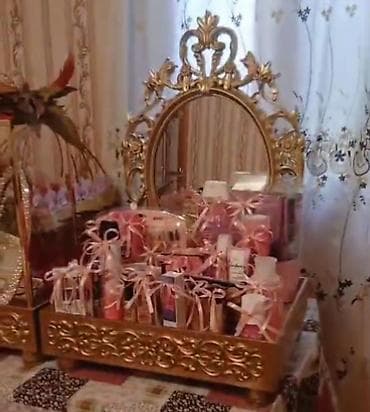 paltar asılqanı: Zərif naxışlı qızılı,içigüzgülü ikinci əl xonça seti satılır.Az — 8