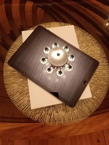 ipad: Apple iPad planşet - Rəng: Gümüş (Space Grey ön çərçivə, arxada gümüş — 1