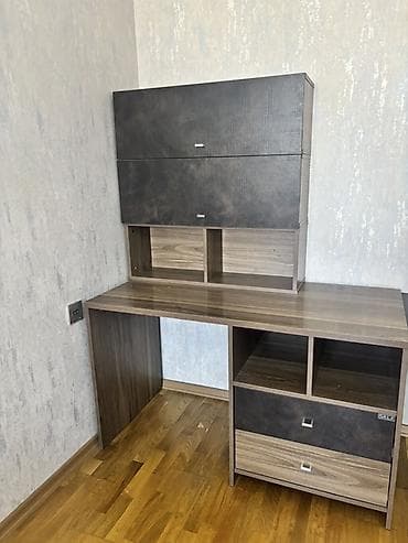Dördbucaq masa, Stulsuz, Polkalı, Siyirməli, Parlaq laminat — 1