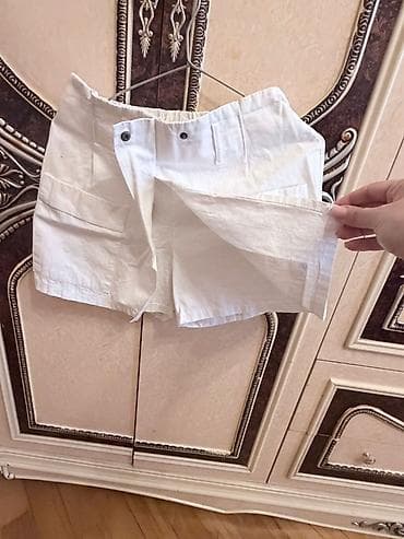 venum şort: Şort ətək Ağ rəngli qadın şortu - Model: ön hissədə üst-üstə qapanan — 3
