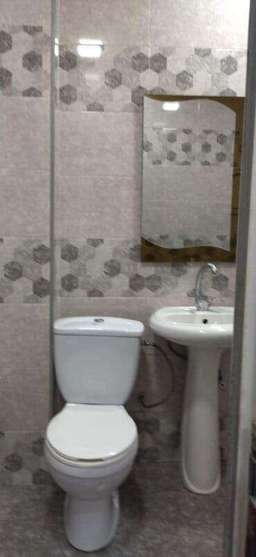 шкаф купе угловой в спальню: 3 qapılı güzgülü şkaf - Rəng: krem/bej tonları, dekorativ qızılı — 15