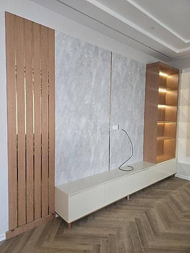 Düz TV altlığı, Polkalı, Laminat