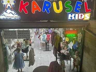 personaj geyim: KARUSEL KIDS – uşaq geyimləri mağazası Məhsul və çeşid: - 0–10+ yaş — 2