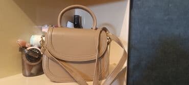 Bej rəngli çiyin/əl çantası - Material: süni dəridir, hamar