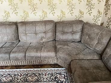 uglavoy divan: Uqlovoy divan Acilir,baza var. Bezi yerlerde sokuy var. Qiymet 150 azn — 2