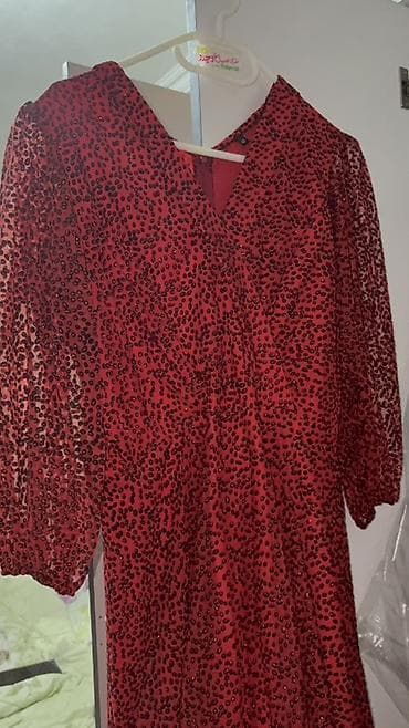 tiqrovu donlar: Qırmızı rəngli, xırda qara naxışlı qadın donu. - Model: V-yaqlı — 1