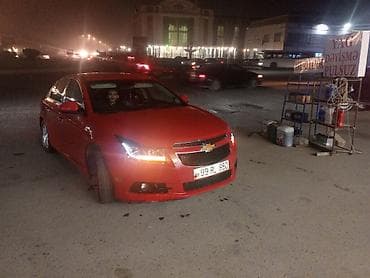 chevrolet cruze stop: Chevrolet Cruze sedan – qırmızı rəng Xüsusiyyətlər: - Kuzov: 4 qapılı — 4