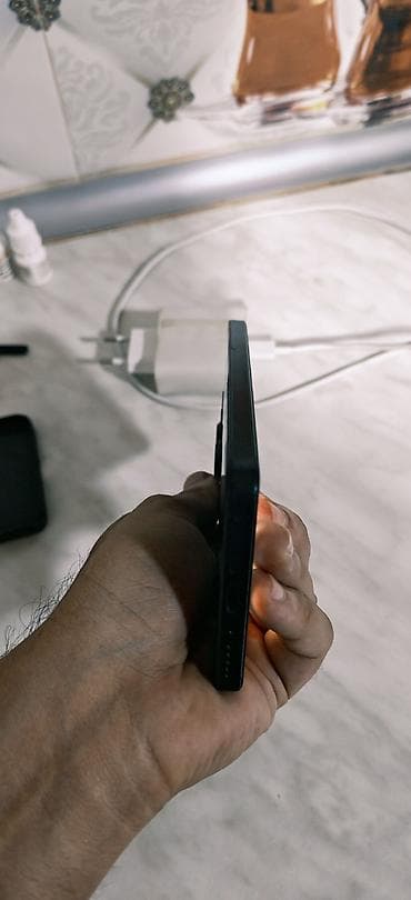 redmi note 12 discovery edition: Xiaomi Redmi Note 13 (qutu və aksesuarları ilə) - Rəng: Qara - Arxa — 4
