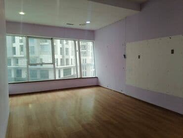 киоск в аренду: 160kv 1 boöyük zal, 3 otaq, 2 duşavoydan ibarətdir. Af mall-ın 3-cü — 7