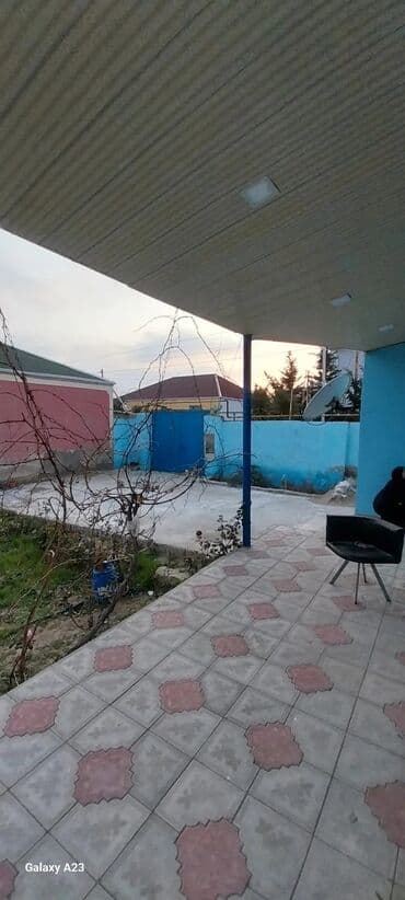 Kirayə evlər: Satılır: həyət evi - Geniş, hasarlı həyət: dəmir darvaza, betonlanmış — 1
