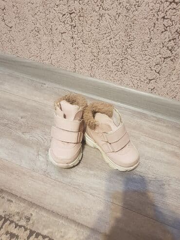 Manejlər: Ayaqqabilar. Soldan saga sira ile olculeri 20,21,22,23. yeni kimi — 4