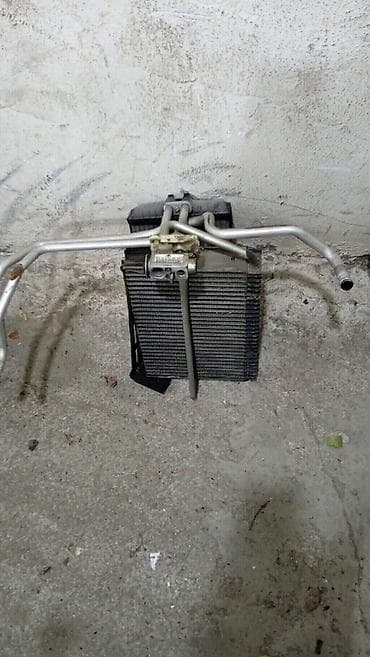 Radiatorlar: Mercedes W210 kondisioner radiatoru və qızdırıcı radiatoru hərəsi ayrı — 1