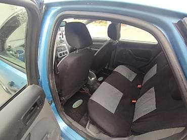 avto aksesuar kredit: Ford Focus: 1.6 l | 2010 il 284360 km Sedan — 4