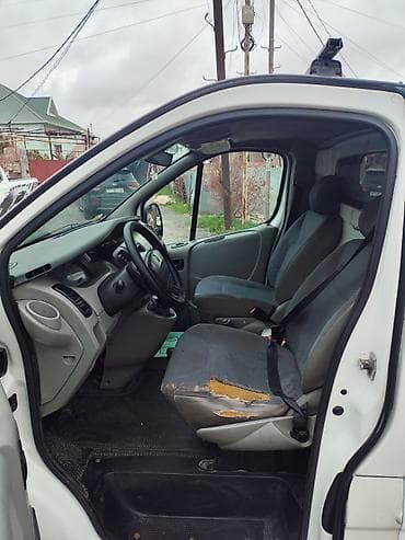reno: Renault Trafic yük furgonu - Korpus: ağ rəng, ikitərəfli sürgülü yan — 2