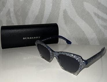 Eynəklər: Gün eynəyi, Burberry — 2