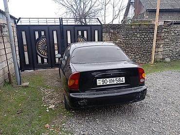 tap az vaz: Avtomobil: Sedan, qara rəng Dövlət qeydiyyat nişanı: 90-XH-584 (AZ) — 1