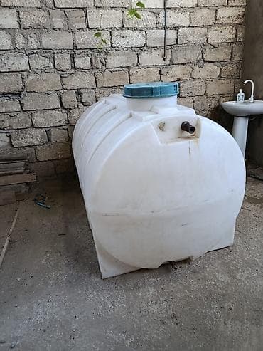 plastik: Plastik su ceni 1,5ton qalin cen, Temir olunan yeri var su buraxan — 1