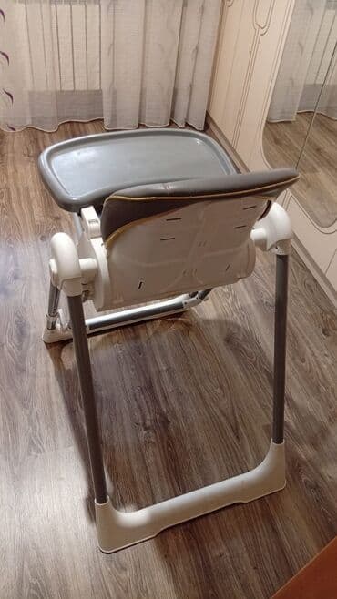 papaq modelləri: Uşaq yemək stulu - Rəng: boz/ağ - Tənzimlənən arxalıq: söykəncəyi bir — 2