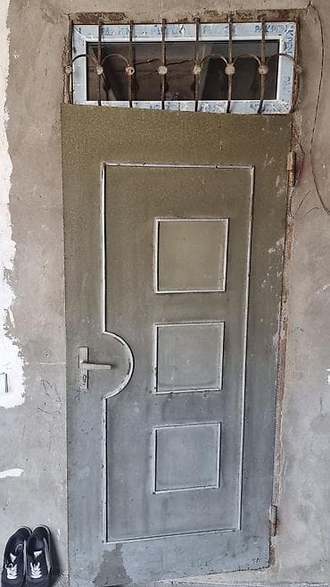 Dəmir giriş qapısı - Material: qalın metal/dəmir konstruksiya - Rəng