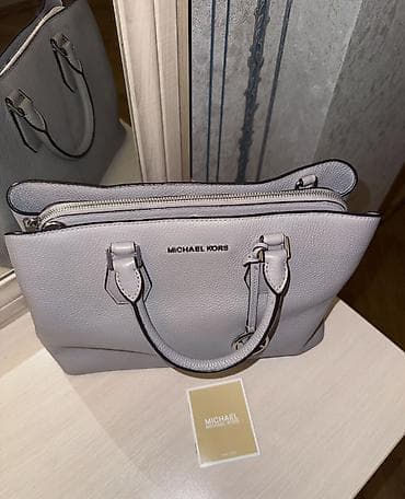 tergan sumkalar: Esl deri Michael kors Yeniden secilmir Az istifade olunub 360 azn — 2