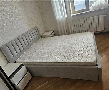 Taxt dəsti – tumbalarla birlikdə Taxt tumbalarla birlikdə