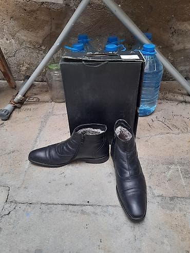 Məhsul: Qışlıq kişi botları - Rəng: qara - Model: yan tərəfdən