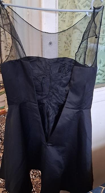 Qara kokteyl donu - Model: A-kəsim, beldən aşağı geniş ətəkli, qısa