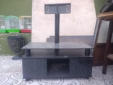 Düz TV altlığı, Polkalı, Laminat