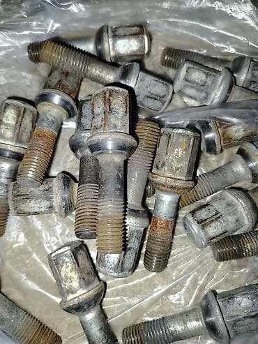 M14x1.5 təkər boltu dəsti. Cəmi 20 ədəddir. Mersedec Benz - Növ lalafo.az -da M14x1.5 təkər boltu dəsti. Cəmi 20 ədəddir. Mersedec Benz - Növ