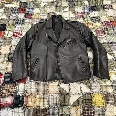 Dəbilqə düyməli motosiklet üslublu qara dəri gödəkçə. Razmer M,L, XL — 1