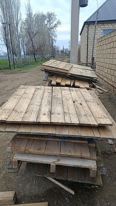 Taxta paletlər və sökülmüş taxta lövhələr - Material: iynəyarpaqlı