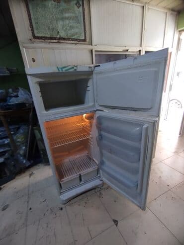 yuxa sacı: İşlənmiş 2 qapılı Indesit Soyuducu Satılır, rəng - Ağ — 3