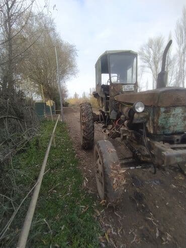 əl traktoru: Sovet istehsalı təkərli traktor - Korpus: metal kabinli, ön iki — 3