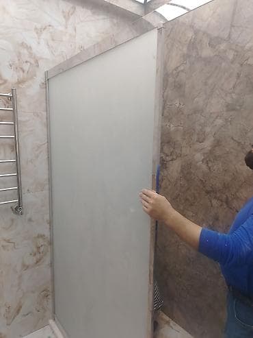 temperli şüşə: Sürüşmə mexanizmli şüşə qapı sistemi Düz yer ücundu 3 ay işlənib buzlu — 5
