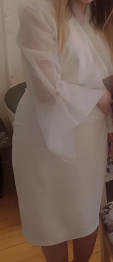 kurtkalarin satisi: Ağ rəngli ziyafət geyimi. 200manata alınıb. 25 manata satilir. 1ce — 3