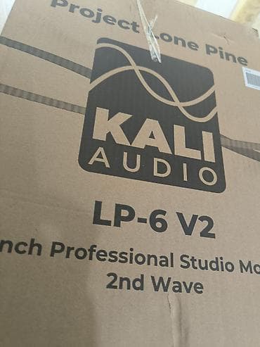 studio monitoru: Studiyo səs yazısı üçün tam peşəkar set - Audio interfeys: MOTU M2 — 4