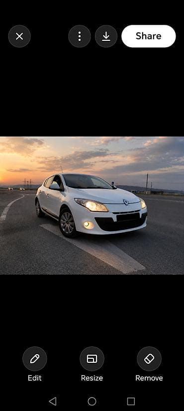 Renault Megane III – ağ rəngli, 5 qapılı hetçbek. Xüsusiyyətlər və — 3